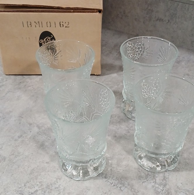 VTG Tiara Indiana Glass Clear Ponderosa Pine 9 oz. 4 5/8