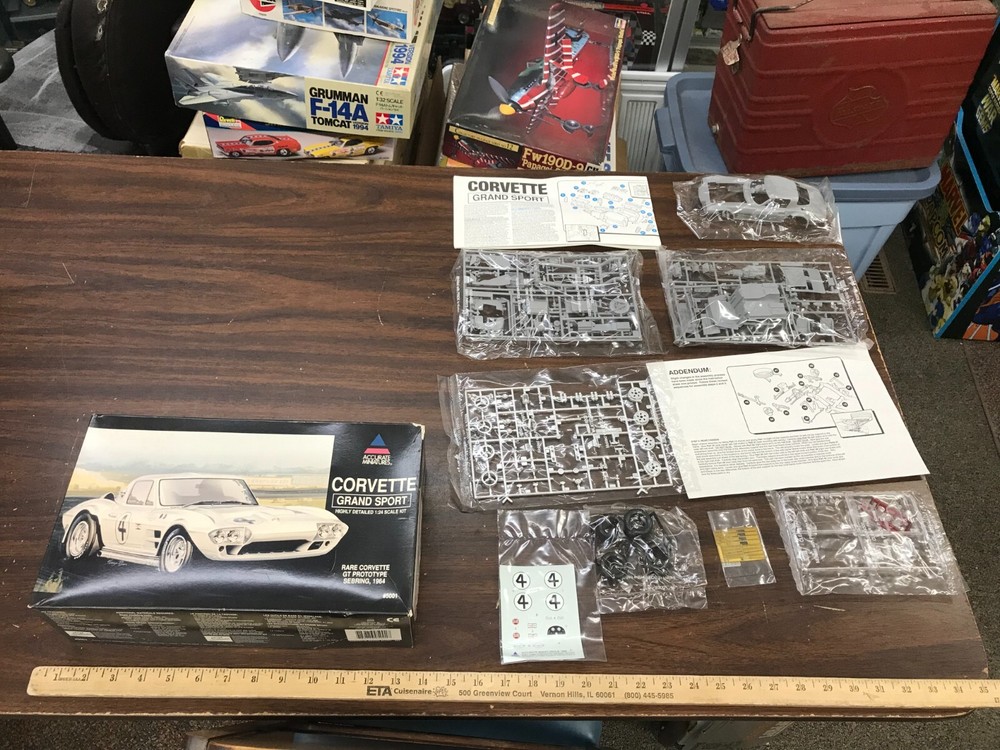 Accurate Miniatures 1/24 Corvette Grand Sport GT Sebring 1964 Sealed Parts-image