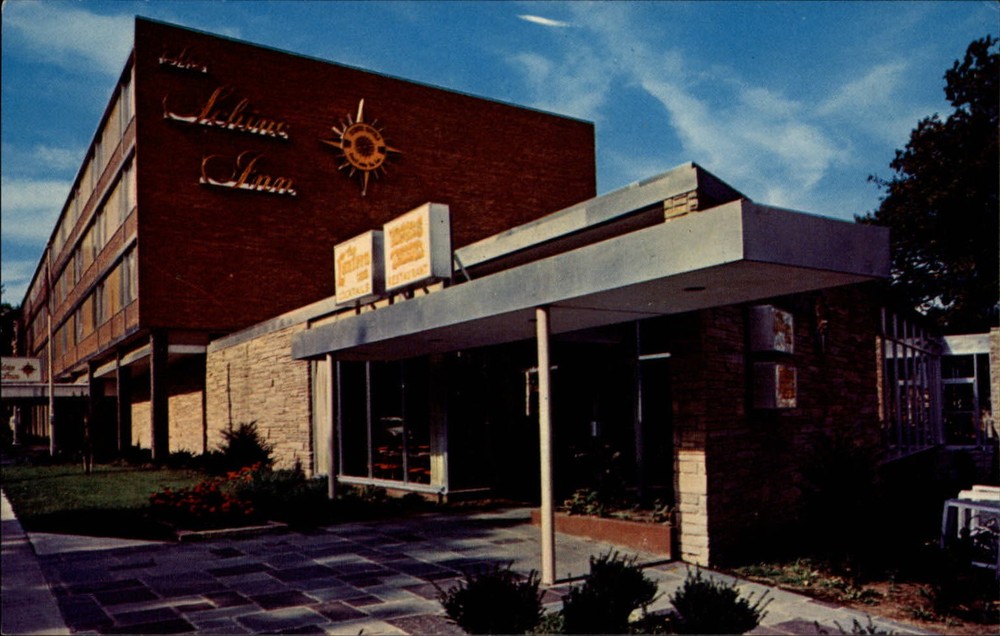Schine Inn ~ Massena New York ~ close to St Lawrence Seaway ~ 1970s postcard