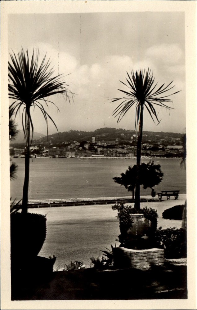 CANNES France Vue generale prise de la Croisette RPPC