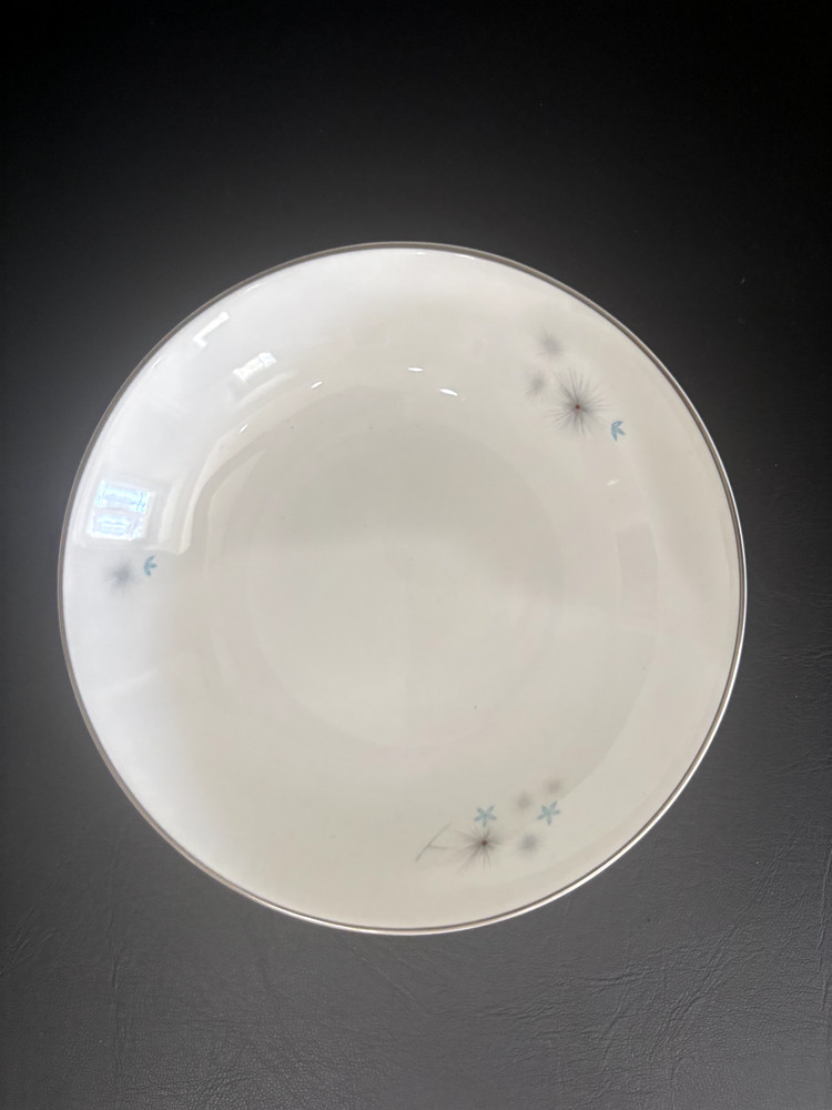 Royal Doulton Thistledown Fruit/Berry Bowl - 5 1/4