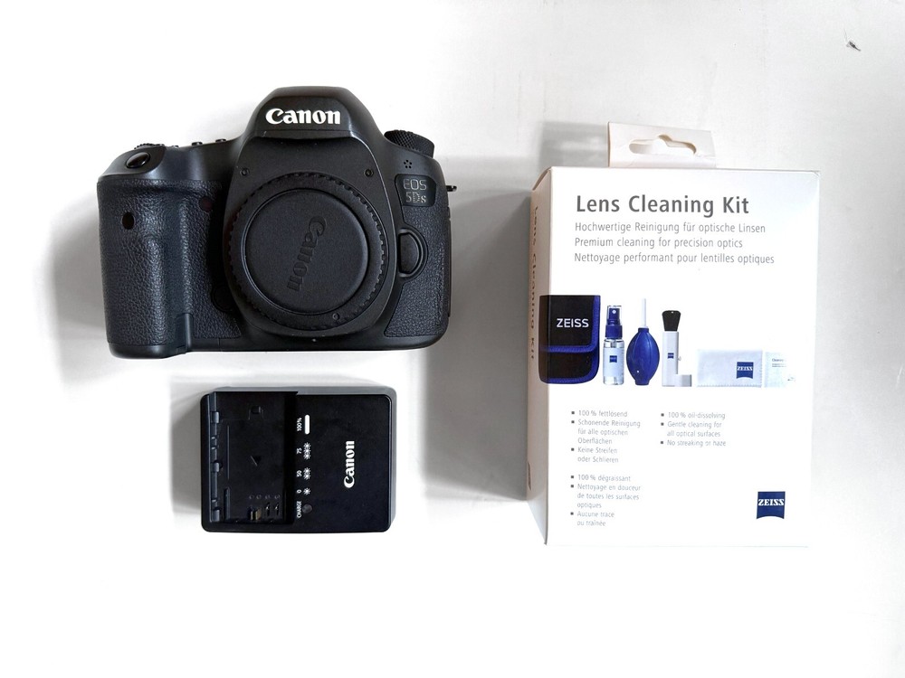 Canon 5DS 50.6MP DSLR Camera Body with Zeiss Kit Battery Charger 32GB SD 2 CF Cards