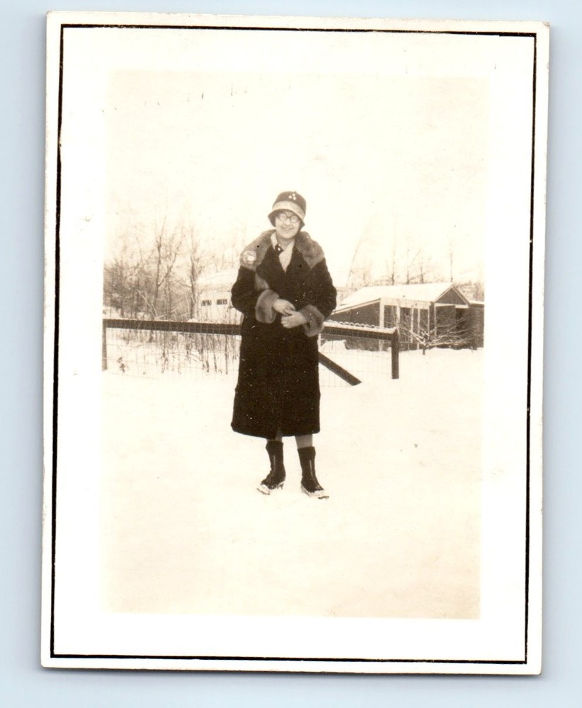 Old Vintage Photo SOLO WOMAN FLAPPER ERA HAT GLASSES COAT SNOW WINTER