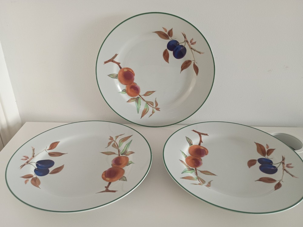 Royal Worcester - Evesham Vale green. Dinner Plate set of 3 used condition