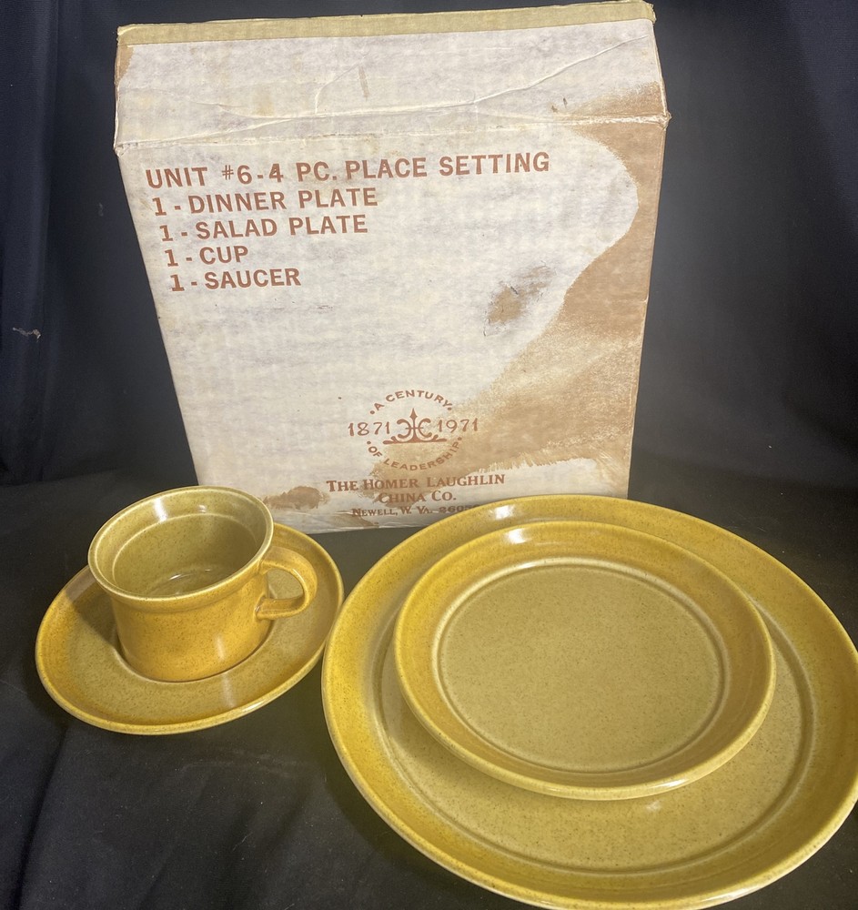 Homer Laughlin Golden Harvest Dinner  4 Piece Place Setting NOS Excellent!
