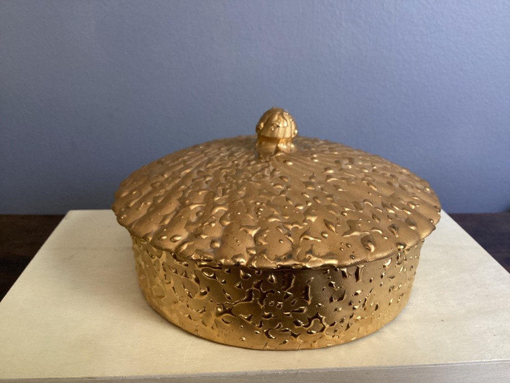1950’S 22K WEEPING BRIGHT GOLD TRINKET CANDY NUT DISH WITH LID see photos