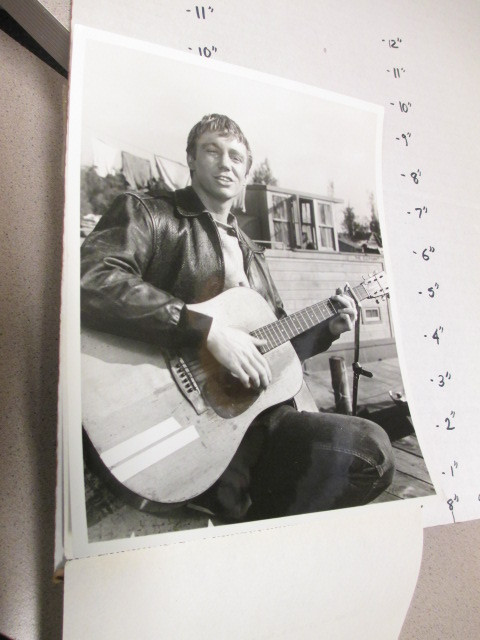 1962 NBC promo photo for It's A Man's World with Ted Bessell and Randy Boone playing guitar