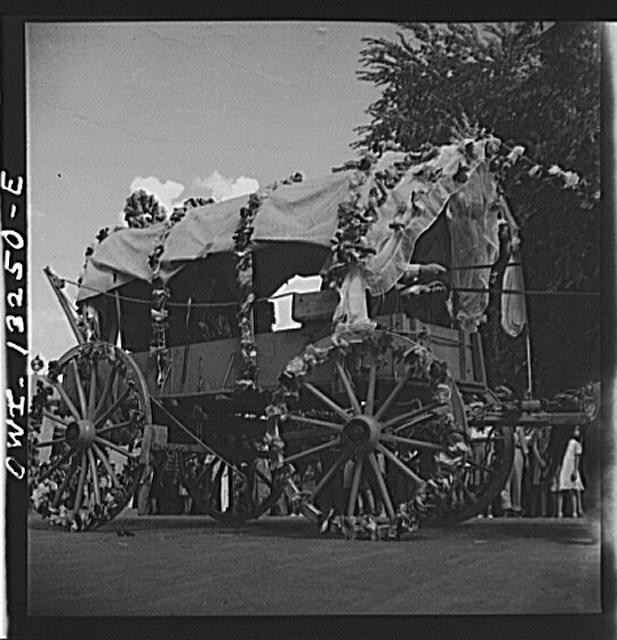 Photo:Decorated Covered Wagon Parade Float 1900s Horse-Drawn Wagon