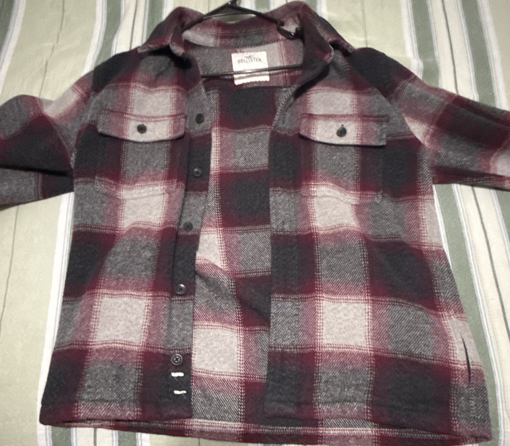 Hollister Men's Plaid Flannel Button-Up Shirt Red Gray White Size M Long Sleeve
