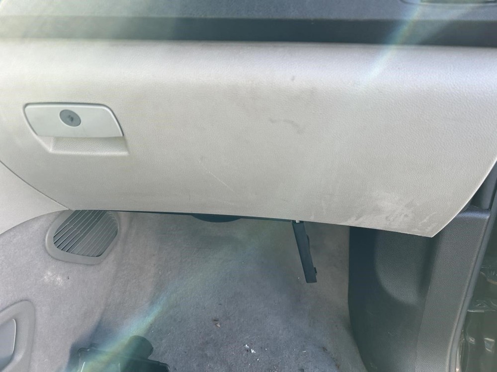 ACADIA    2010 Glove Box 104956866-image