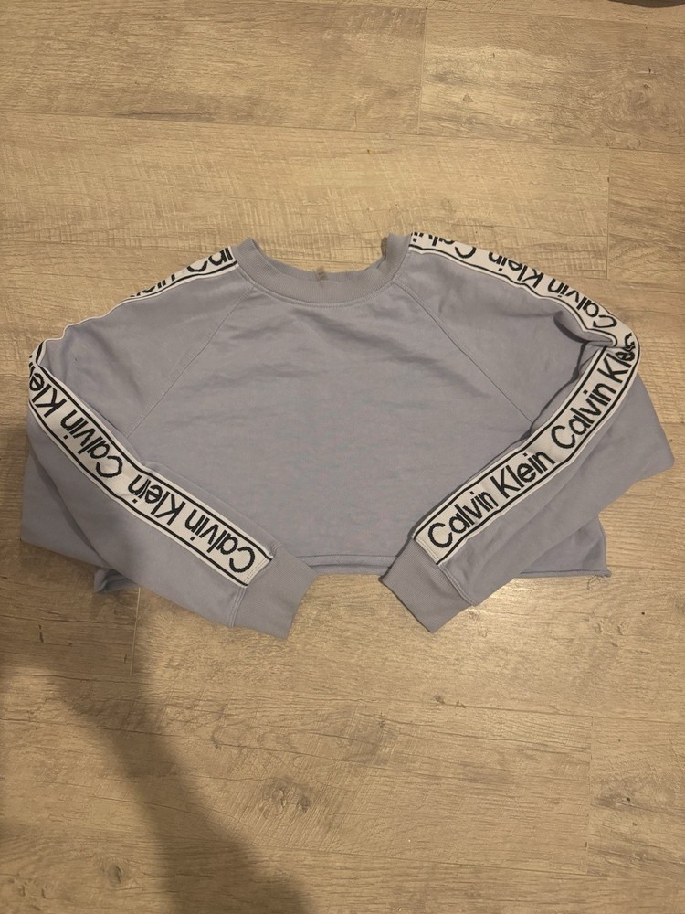 Calvin Klein cropped long sleeve baby blue shirt