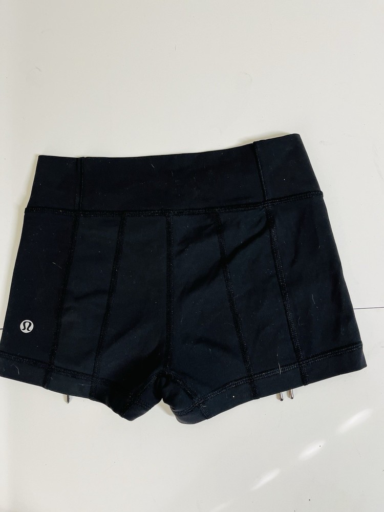 Lululemon Women Shorts Hotty Hot Shorts lined black Size 4