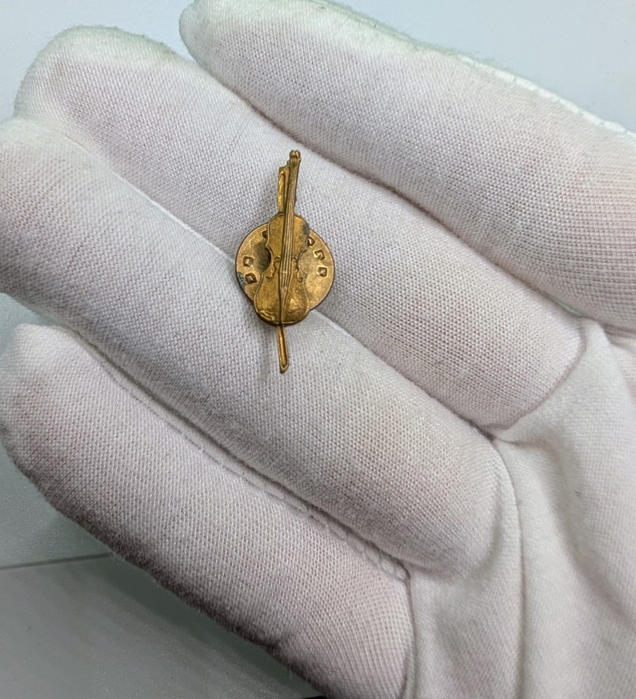 Vintage Gold Tone Cello Double Bass Musical Instrument Lapel Pin