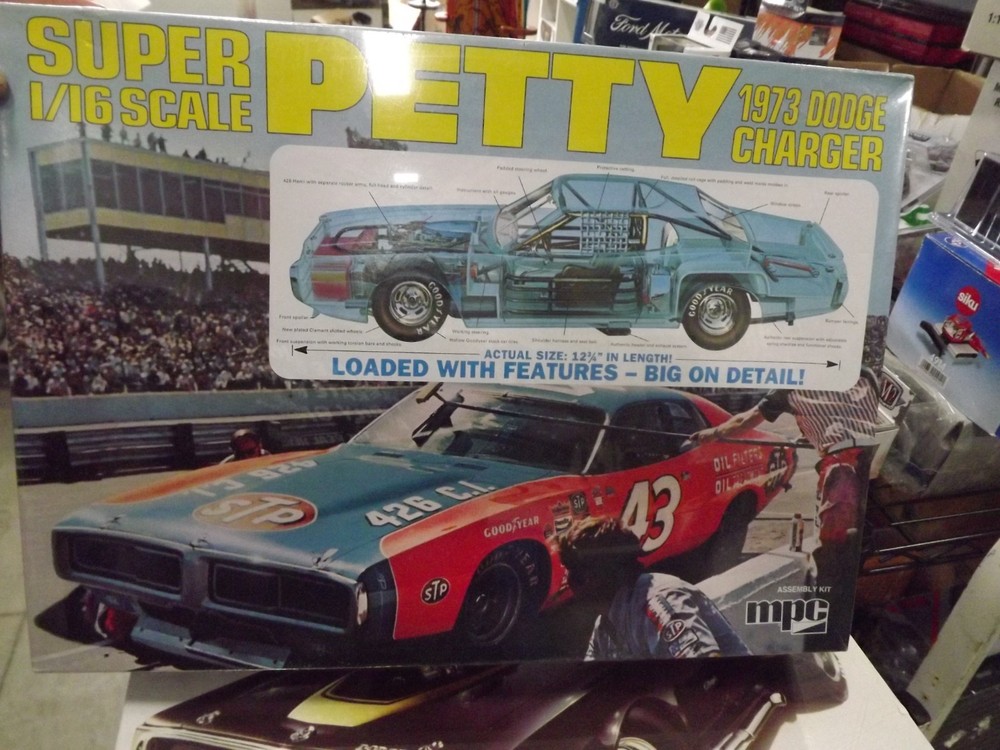 MPC 938/06 SUPER 1/16 SCALE PETTY 1973 DODGE CHARGER MODEL KIT-NIB sealed
