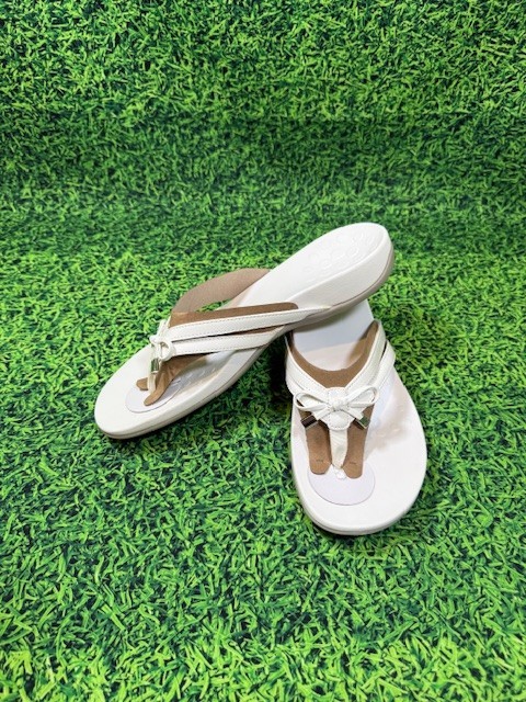 Vionic Bella Anniversary Bow Thong Sandals in White size 8.5