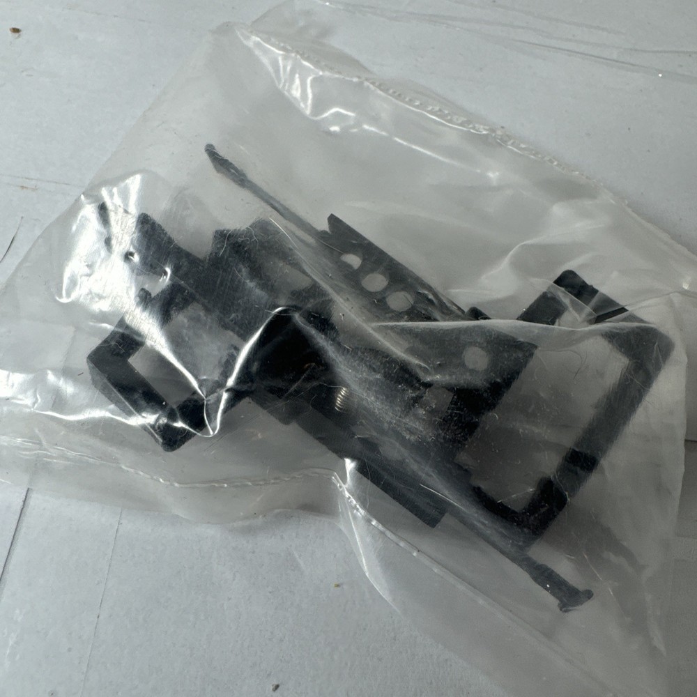 Lionel G Scale Spring Loaded, Hook And Loop Couplers, Locomotive, Freight Cars