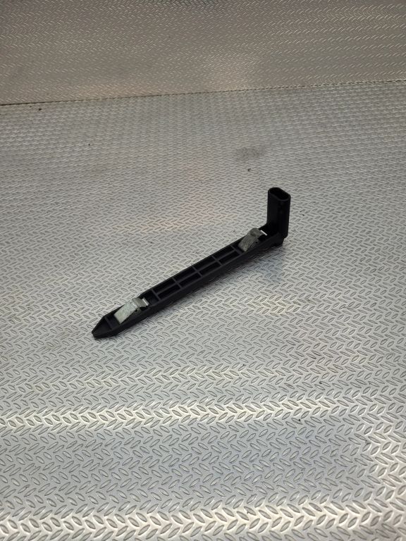 Volvo XC60 2012 Headlight Mount Bracket 30763154 SVJ13846