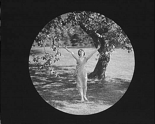 Isadora Duncan dancer,dancing,lantern slides,performances,Arnold Genthe,1915 3