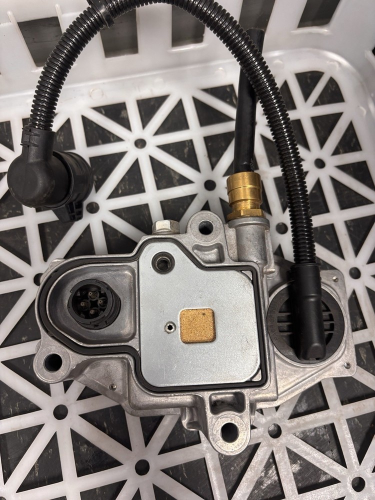 New 12V Control Solenoid Valve for 22327069 21935705 Volvo Mack I-Shift mDrive