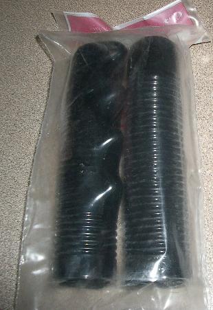 NOS Vintage Hunt-Wilde Bicycle Full Size Black Grips-4.75