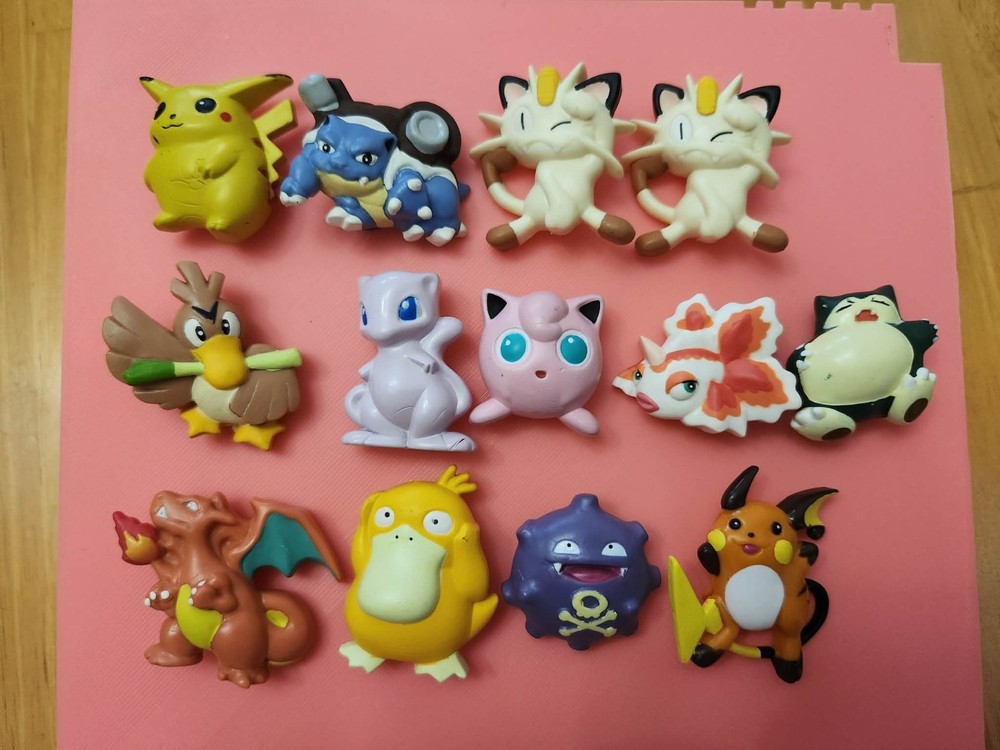 Pokemon 151 90s Vintage Nintendo Figure Clip Badge Lot Pikachu Charizard &More