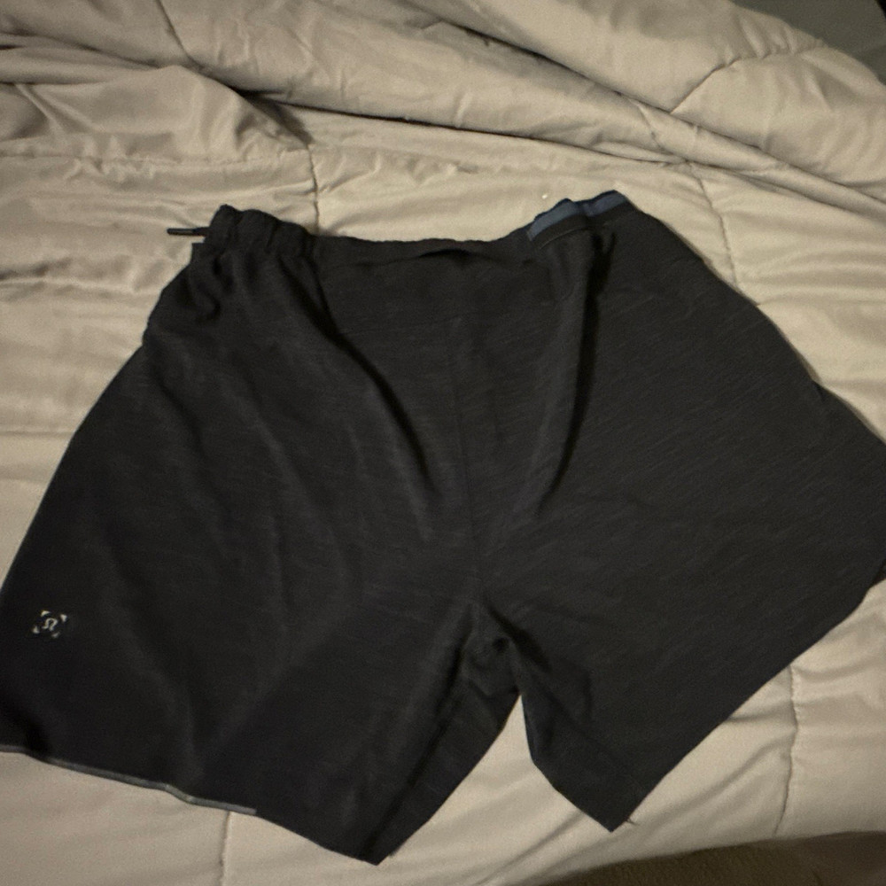 Men's Lululemon Black Athletic Shorts M 7
