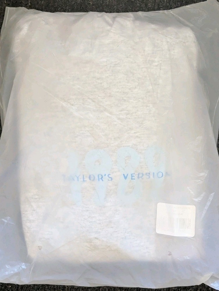 Taylor Swift 1989 Taylor’s Version Hoodie Small Gray Pullover Sweatshirt Merch