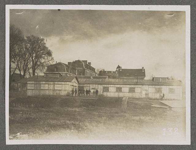 Photo:Langres France 1918-1919 YMCA Liberty Hut Soldiers Outside