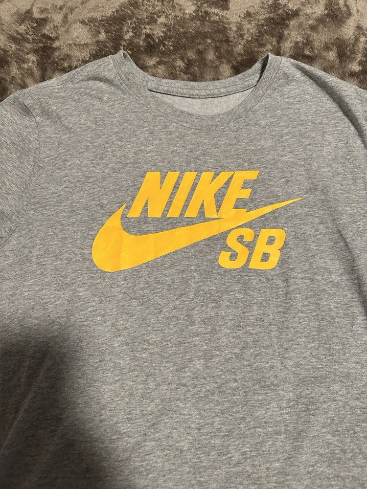 Nike SB T Shirt Medium Mens Gray Dri-Fit Short Sleeve Graphic Crew Neck Pullover