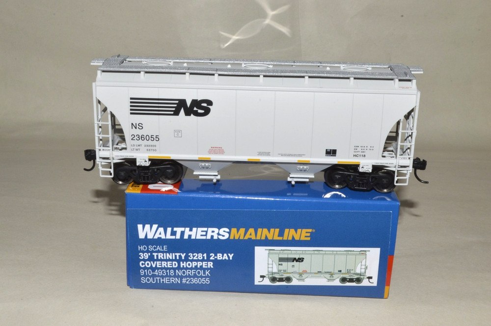 HO scale Walthers Norfolk Southern 39' Trinity 3281 2 bay covered hopper 236055