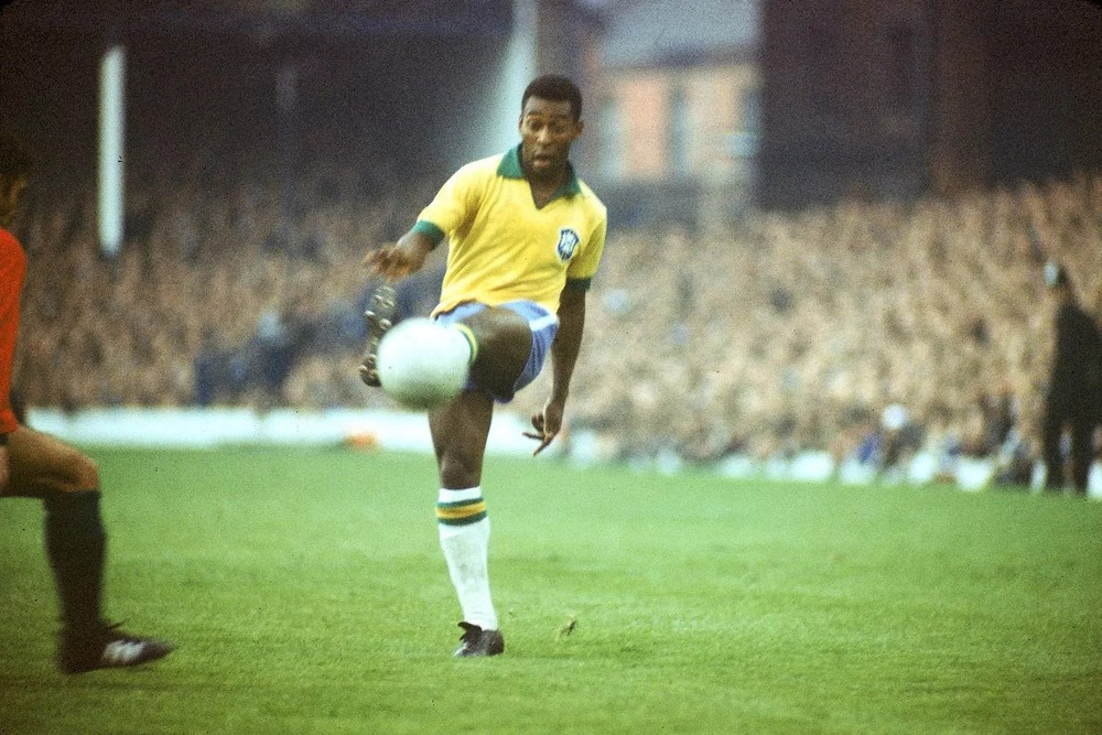 GLOSSY PHOTO PICTURE 4x6 Pele Brazilian Soccer Legend