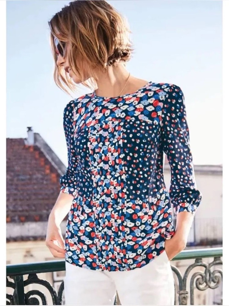 Boden Hopscotch pintuck floral blouse in a red, navy blue, and white size 12