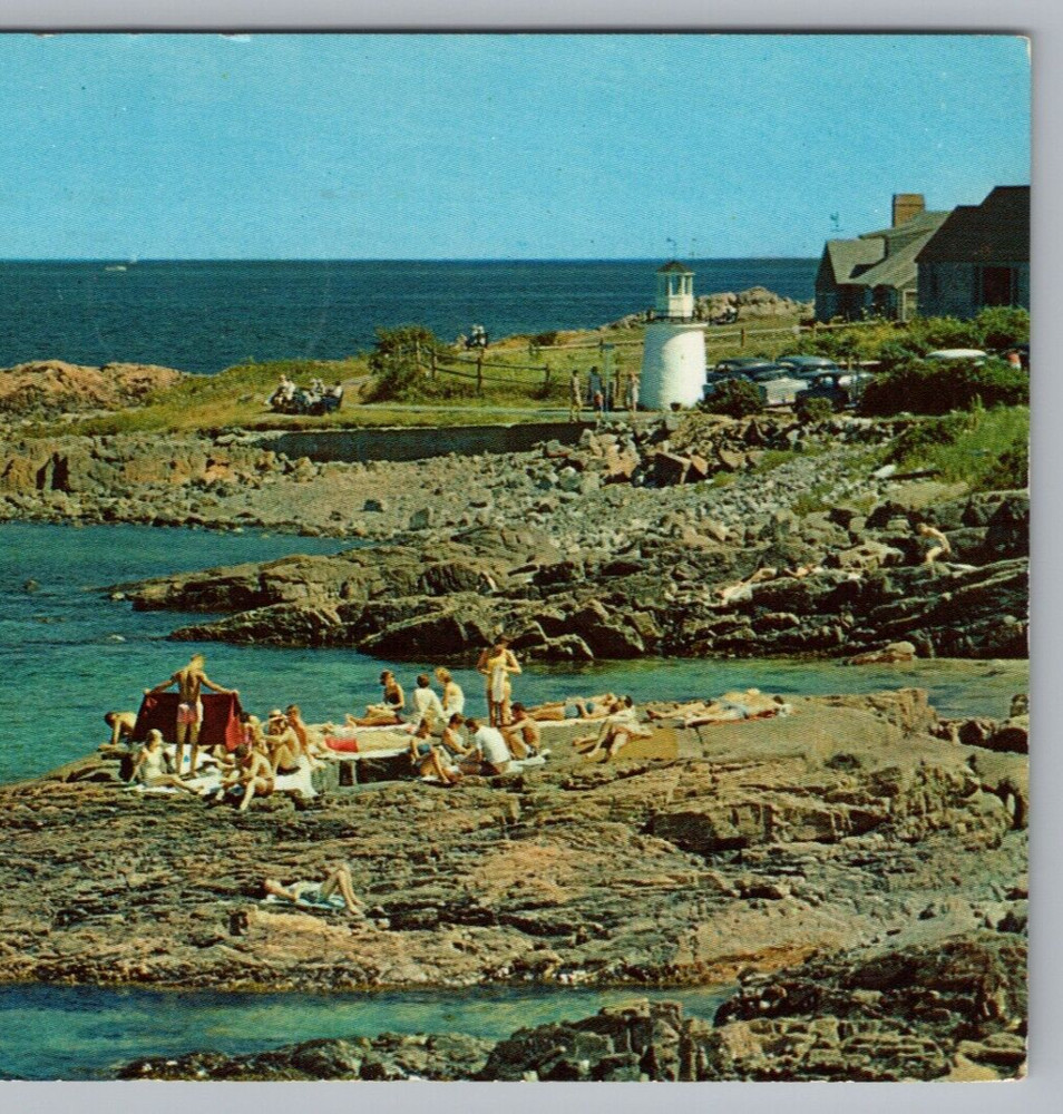 Lobster Point Light & Marginal Way, Ogunquit, York County, ME VTG Postcard 1960