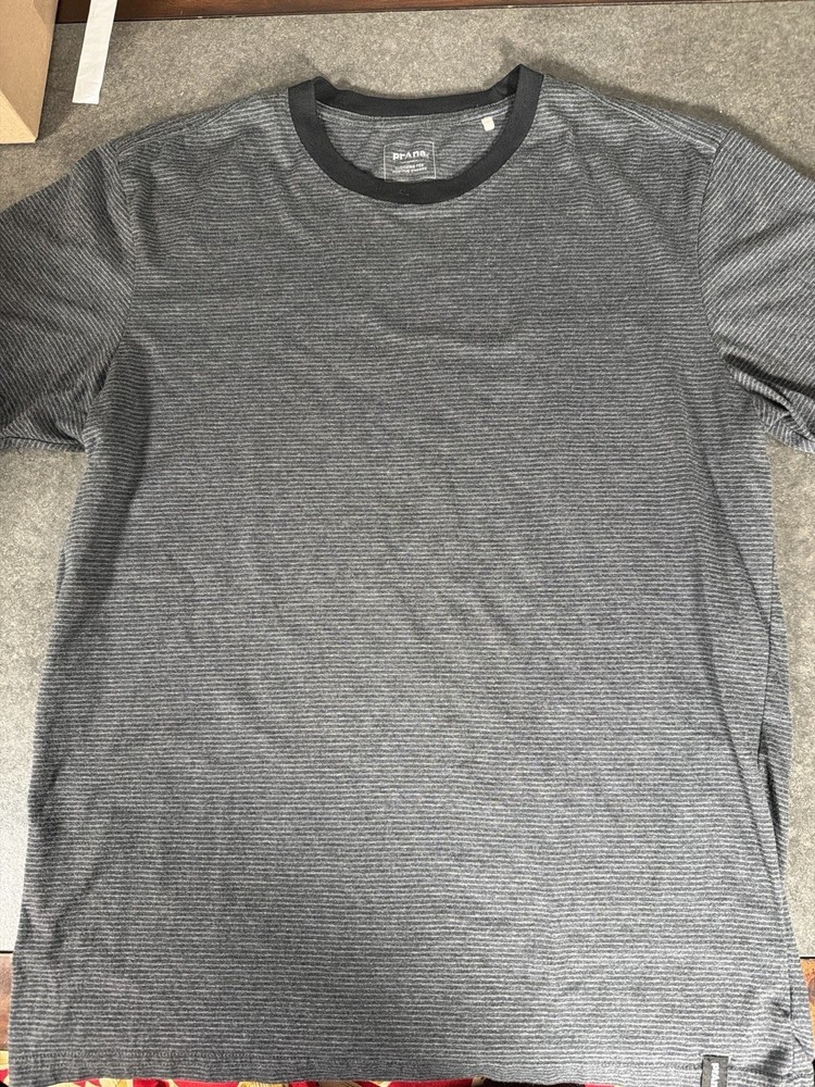 Prana Shirt Mens Medium Short Sleeve Crew Neck Lightweight Stripes Casual Gray