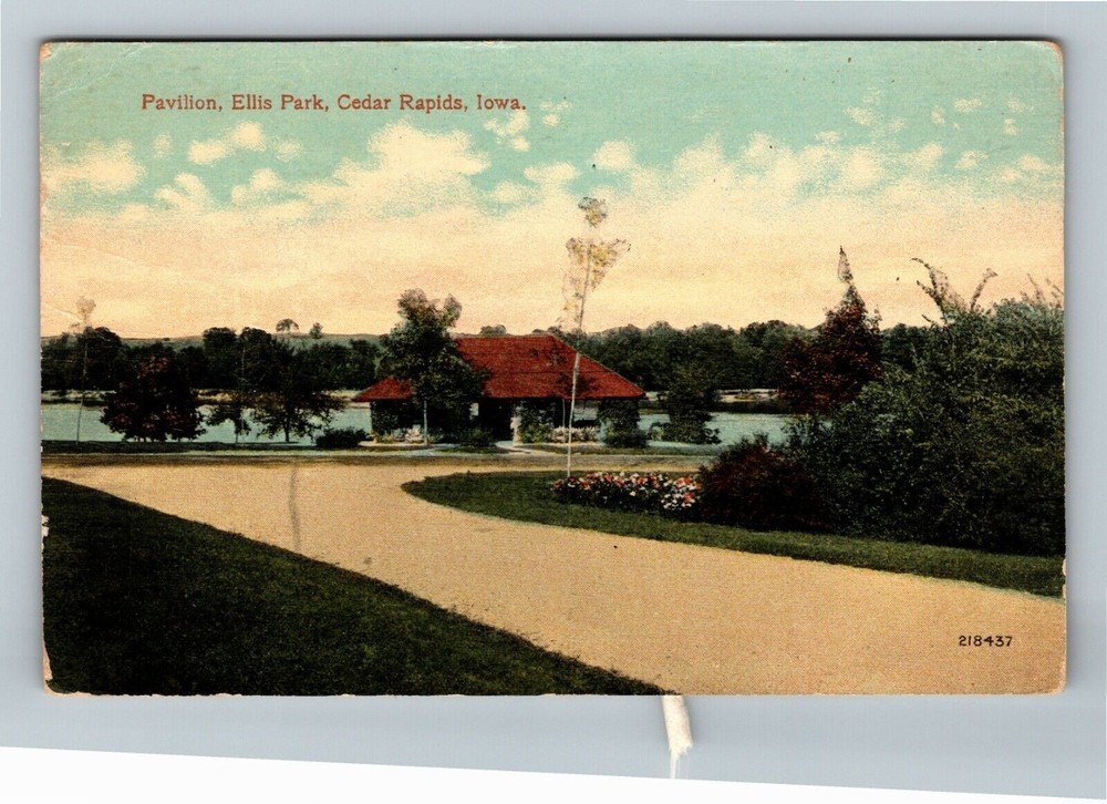 Cedar Rapids IA-Iowa, Pavilion Ellis Park Vintage Souvenir Postcard