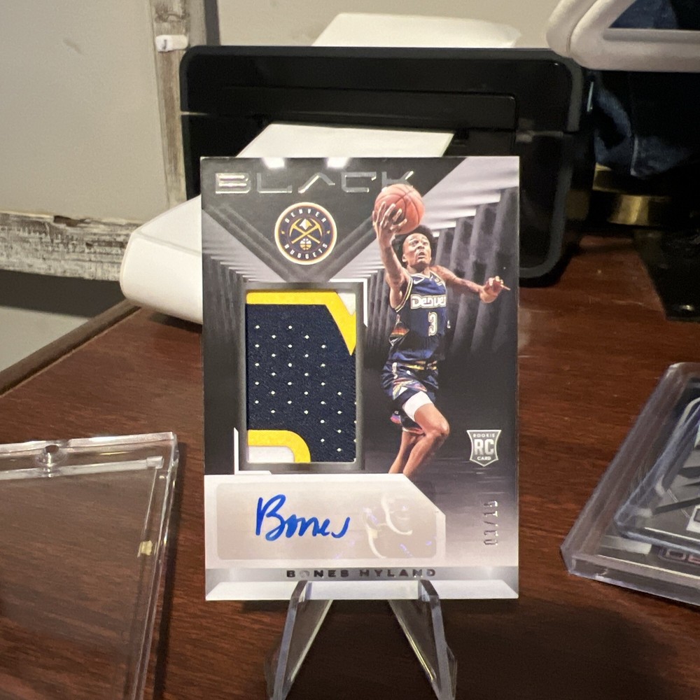 2021-22 Panini Black  Rookie Memorabilia Autographs #RJM-BHY Bones Hyland /15