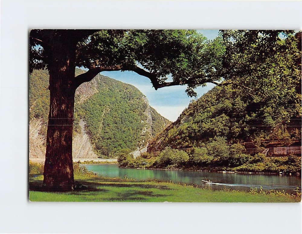 Postcard The Delaware Water Gap Pocono Mountains Area Pennsylvania & New Jersey
