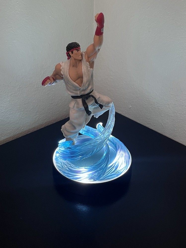 Capcom Street Fighter 25th Anniversary Ryu Shoryuken light up statue