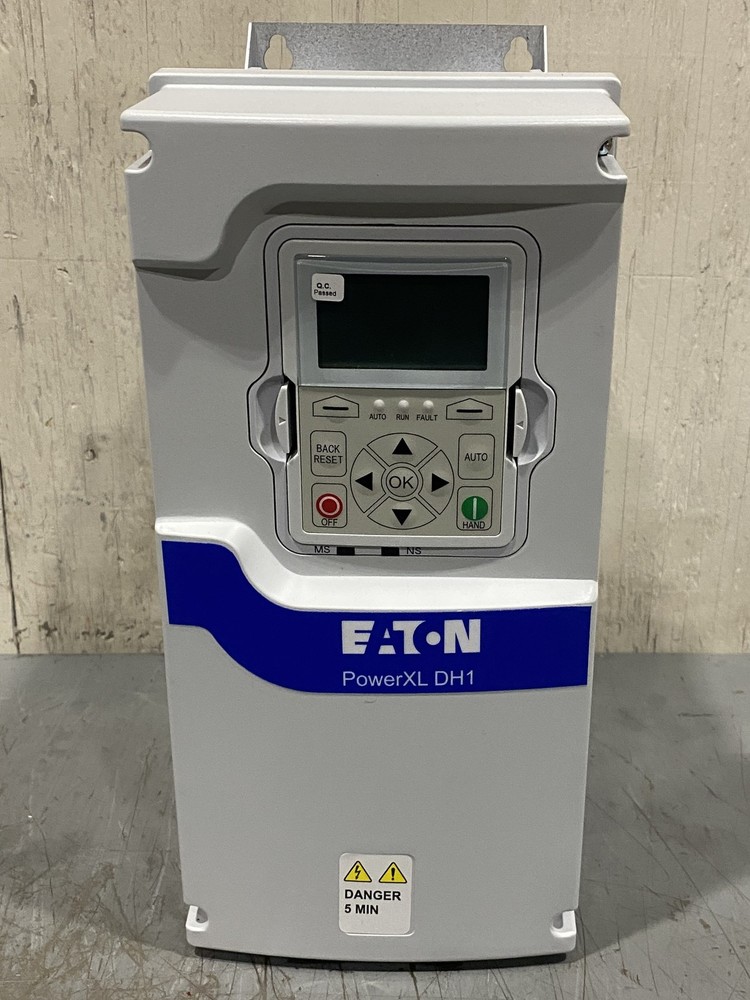 Eaton 5 HP 7.6A 480 VAC Variable Frequency Drive DH1-347D6DN-C21C