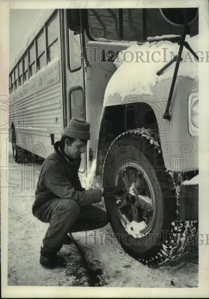 1983 Press Photo Ted Horton checks school bus tire in Clifton Park, New York