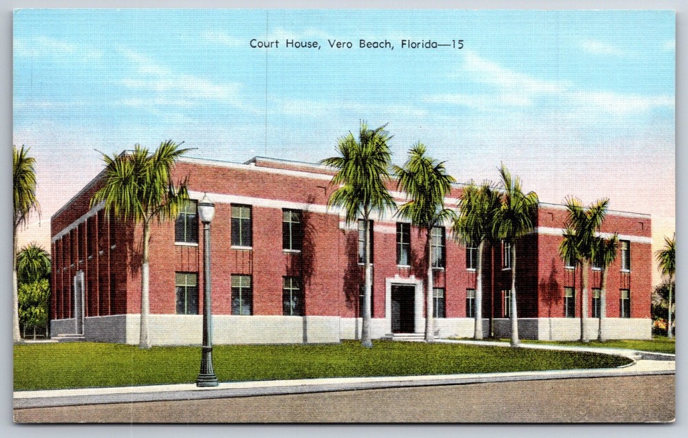 Vero Beach Florida~County Court House Bldg Street View~Vintage Linen Postcard
