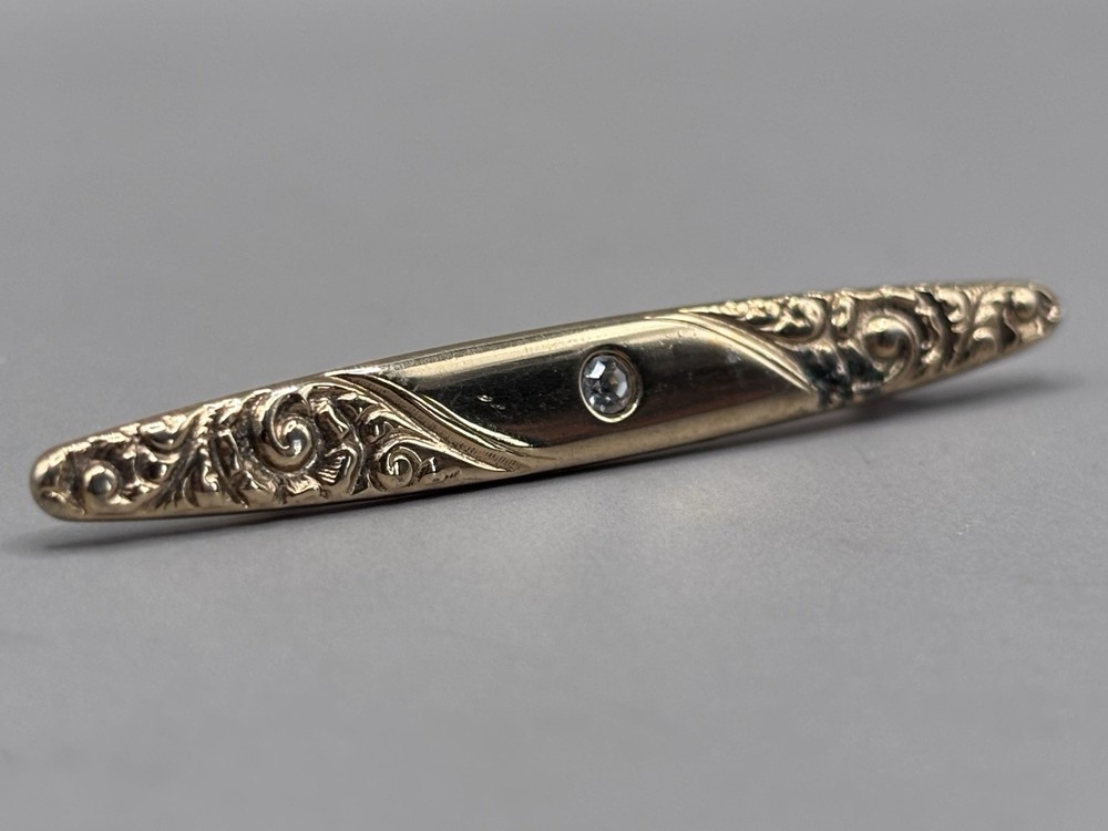 VTG 1979 AVON Staffordshire Gardens Scroll Bar Pin Gold-Tone Rhinestone Brooch