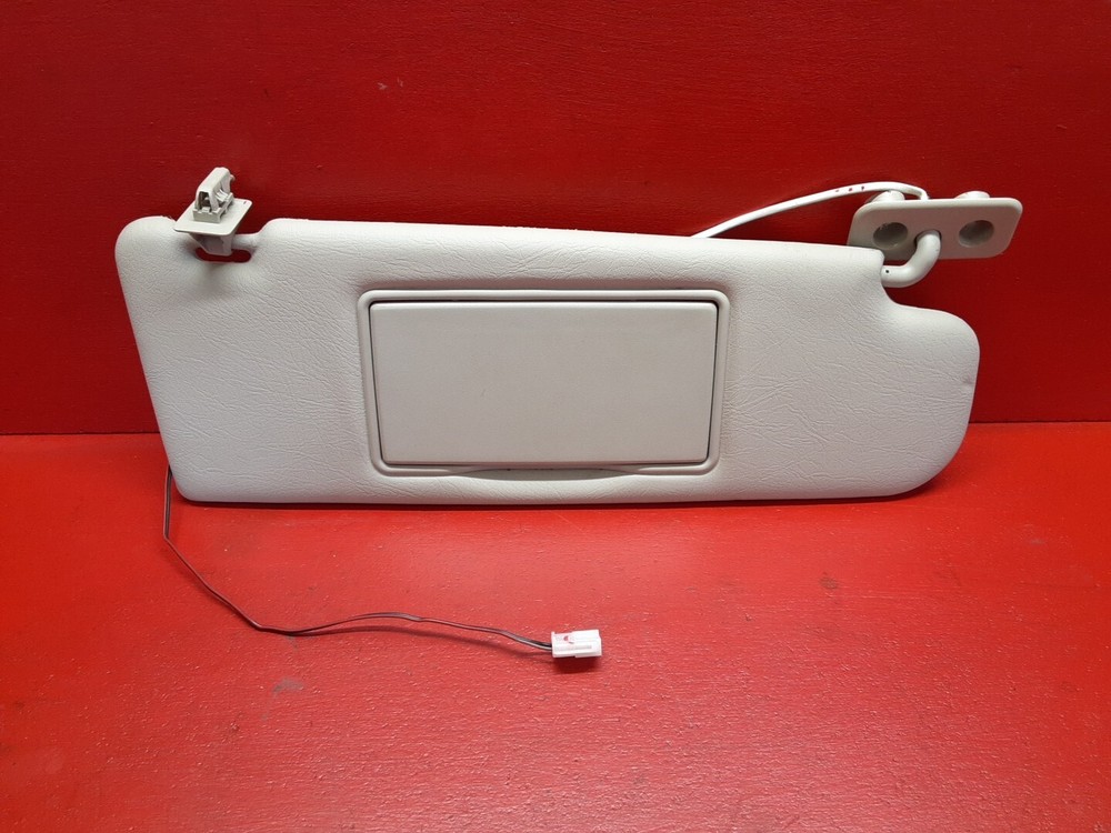 1998-2000 Volvo V70 S70 Right Passenger Sun Visor with Illuminated Mirror