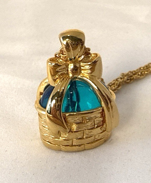 Vintage Joan Rivers Basket Blue Cabochon Pendant & 35” Chain Necklace