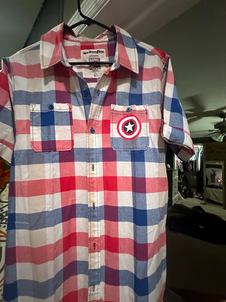 Marvel Captain America Men’s Button Up Short sleeve Shirt Size Large