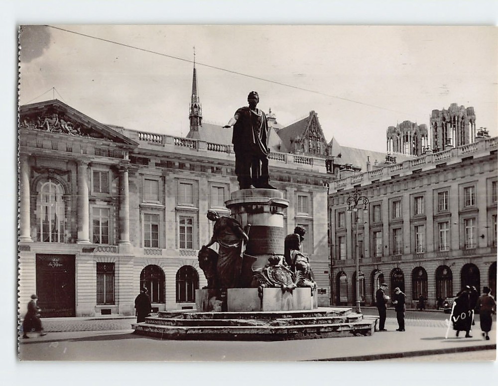 Postcard Statue de Louis XV Place Royale Reims France