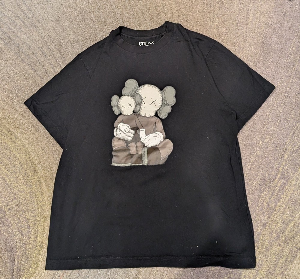 Uniqlo KAWS Black Graphic Print Cotton Men's T-Shirt Crew Neck Short Sleeve M