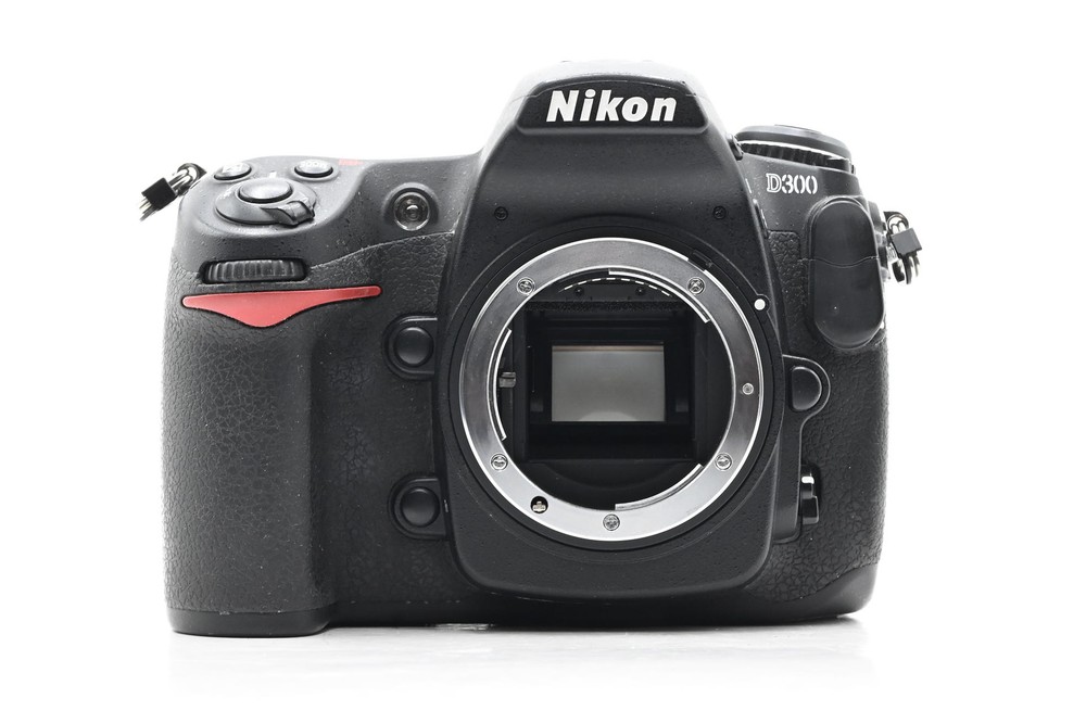 Nikon D300 12.3MP Digital SLR Camera Body [Parts/Repair] #834