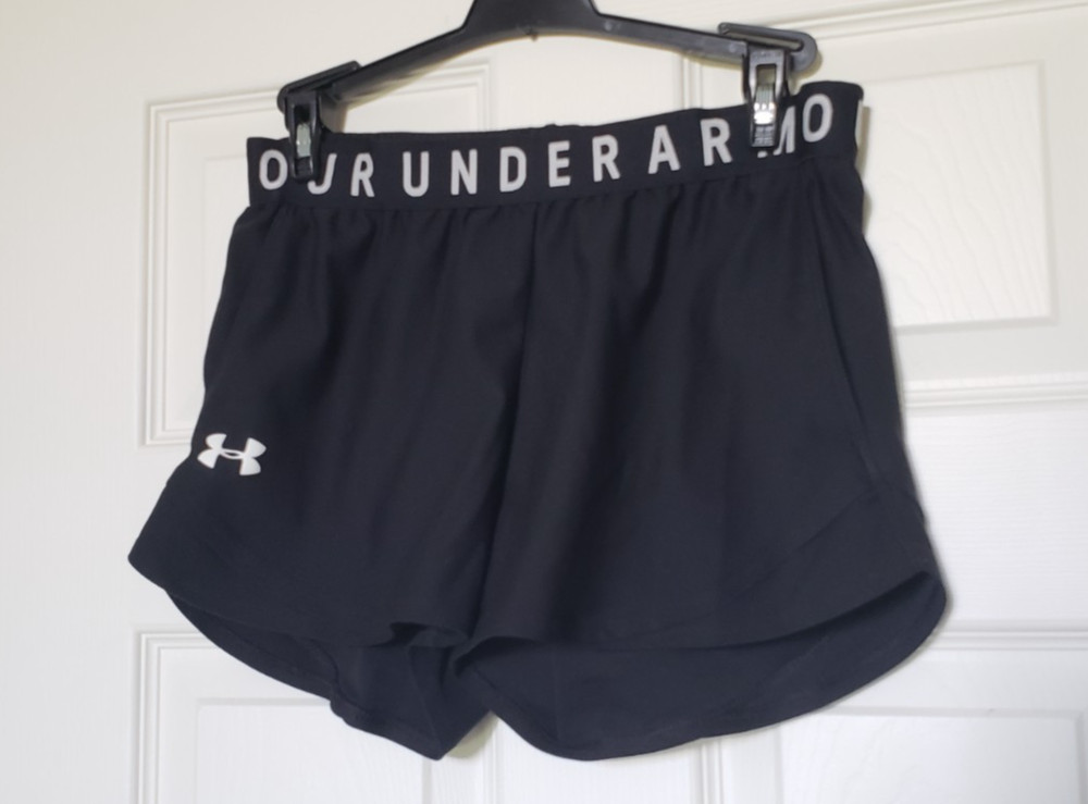 Under Armour Women's Loose Heatgear Black Shorts w/Pockets - Size Small - EUC