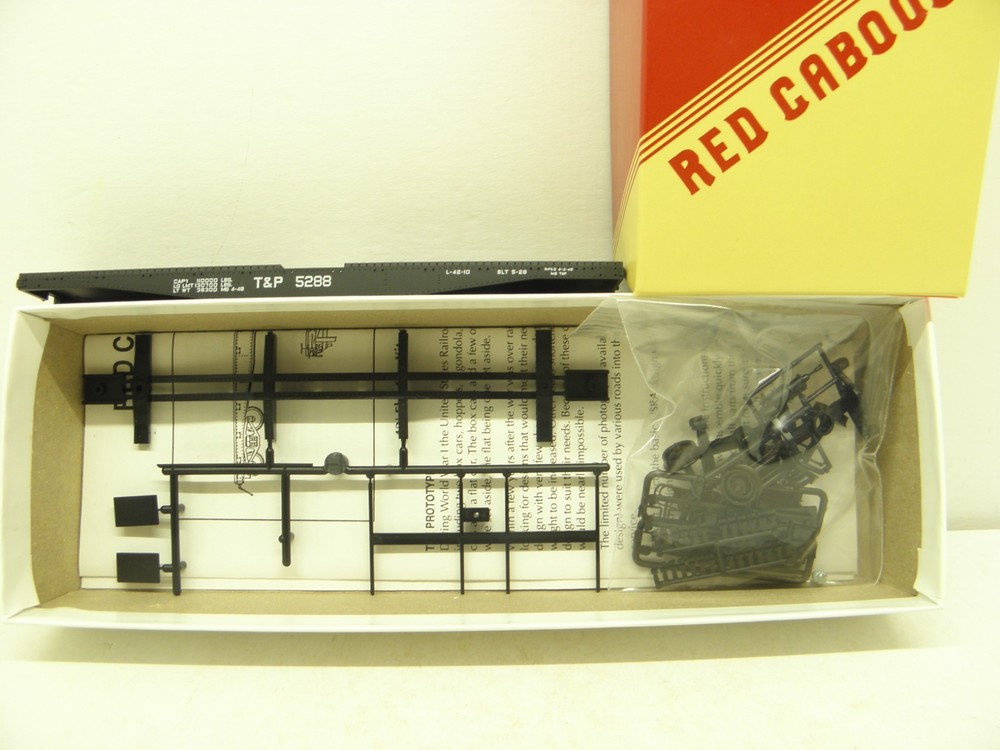 Red Caboose Texas & Pacific 42'Flat Car W/ Fish Belly Sides #5288 -Ho Scale-Kit